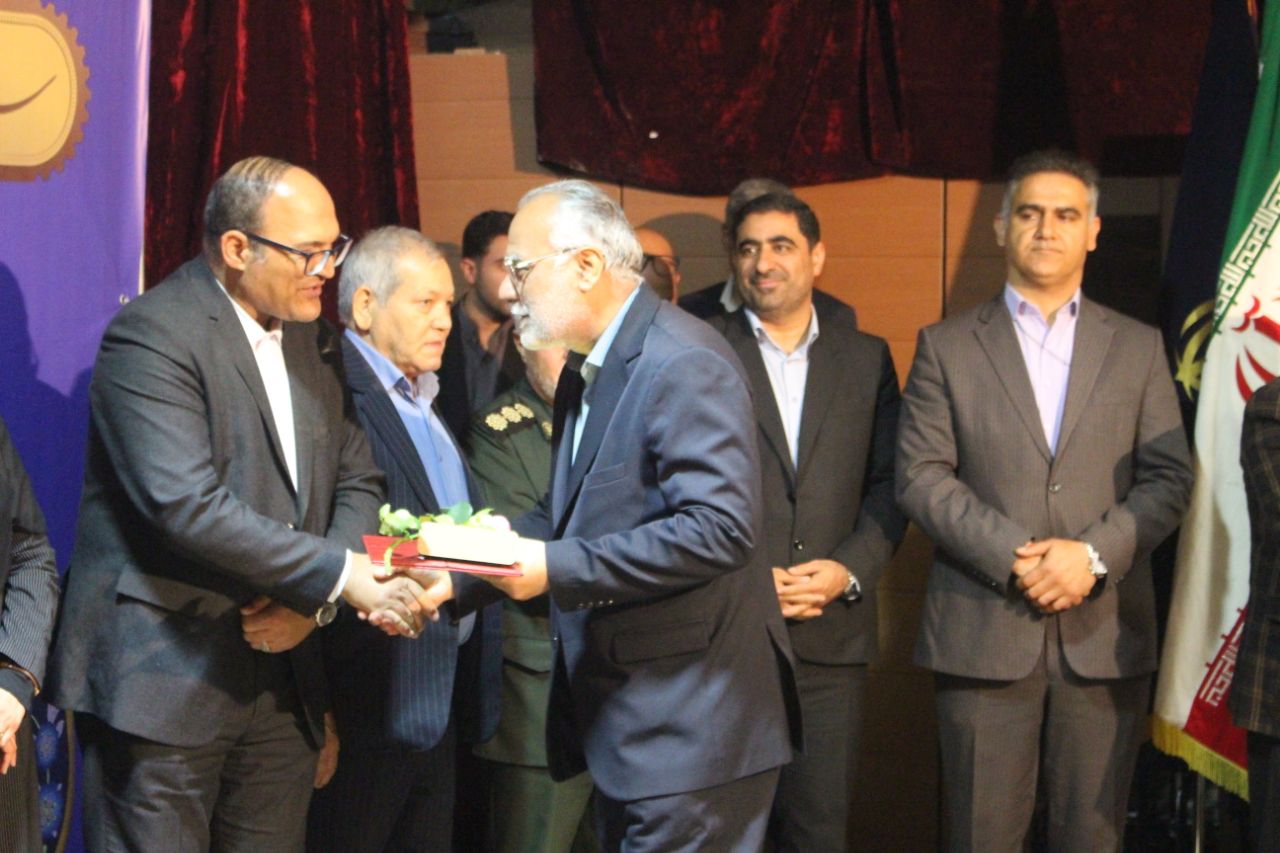 تجلیل مدیرشعب استان خراسان رضوی از جامعه کارگری